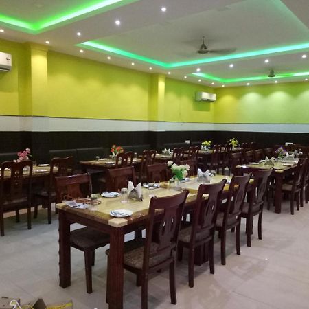 Hotel Landmark Puri Exterior foto