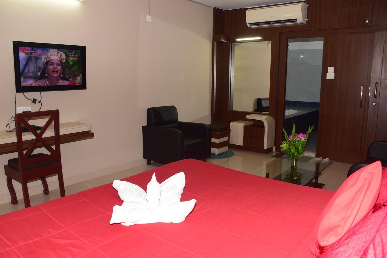 Hotel Landmark Puri Exterior foto