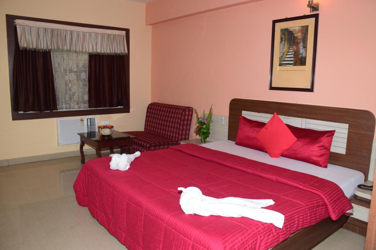 Hotel Landmark Puri Exterior foto
