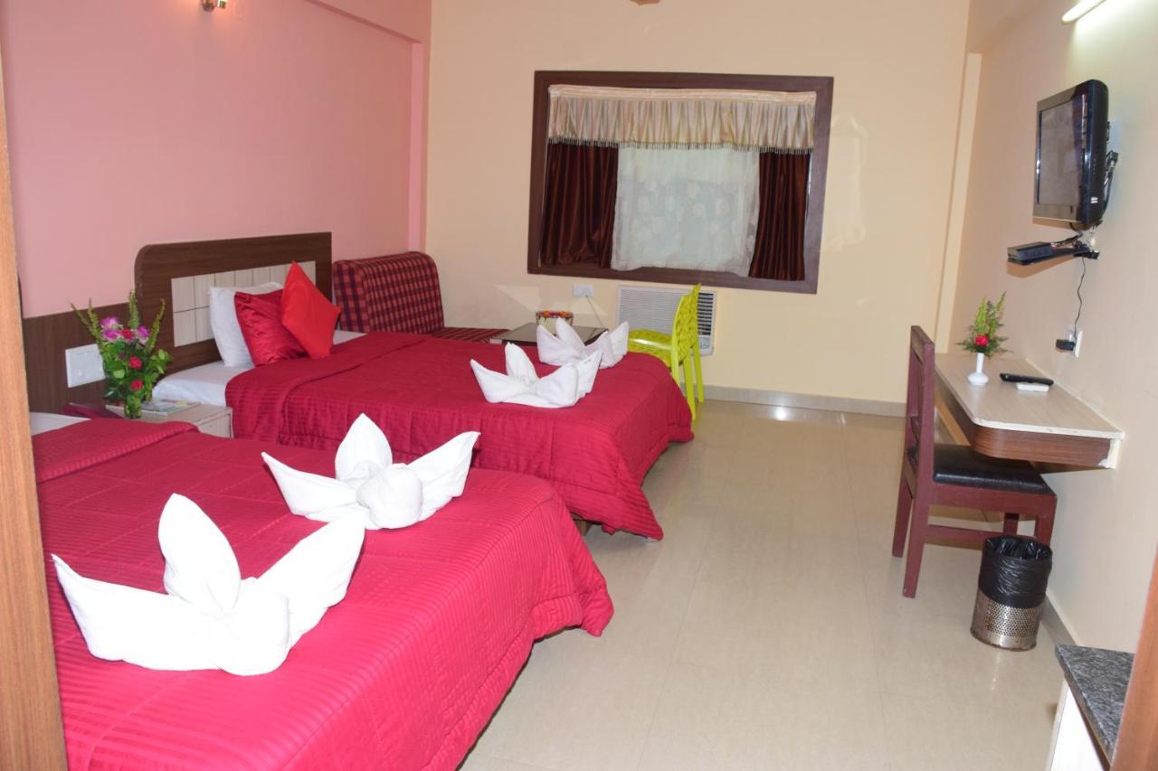 Hotel Landmark Puri Exterior foto