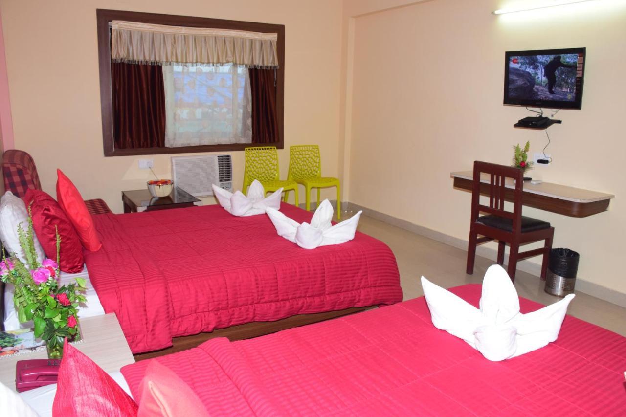 Hotel Landmark Puri Exterior foto