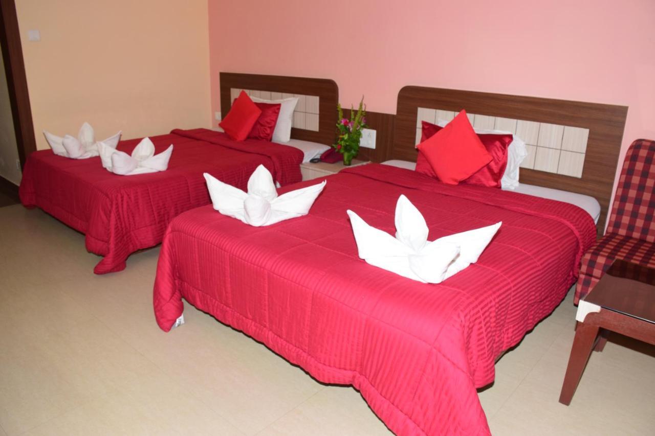 Hotel Landmark Puri Exterior foto